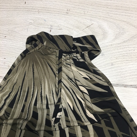 New York & Company Camu Print Halter Top Small

45#355 - Picture 2 of 6